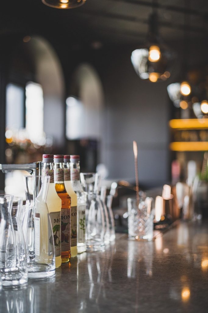 wine, drink, bar, bartender, water, table, ice, ice cube, bartender, bartender, bartender, nature, bartender, bartender